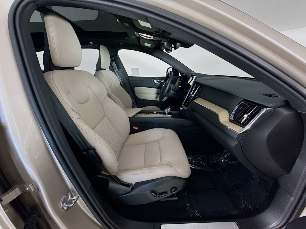 Used 2026 Volvo XC60 B5 Plus w/ Protection Package Premier image 28