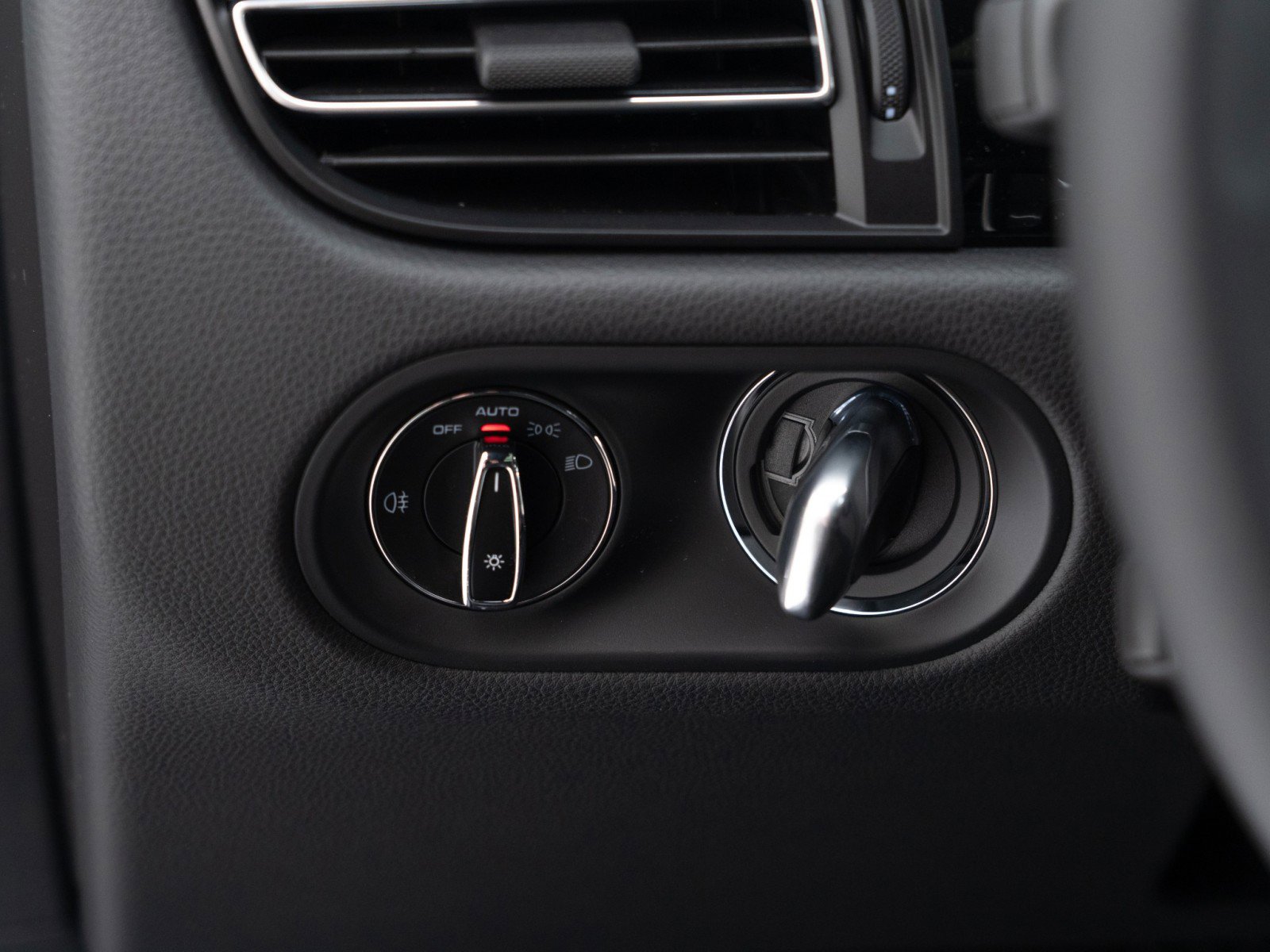 New 2026 Porsche Macan image 28