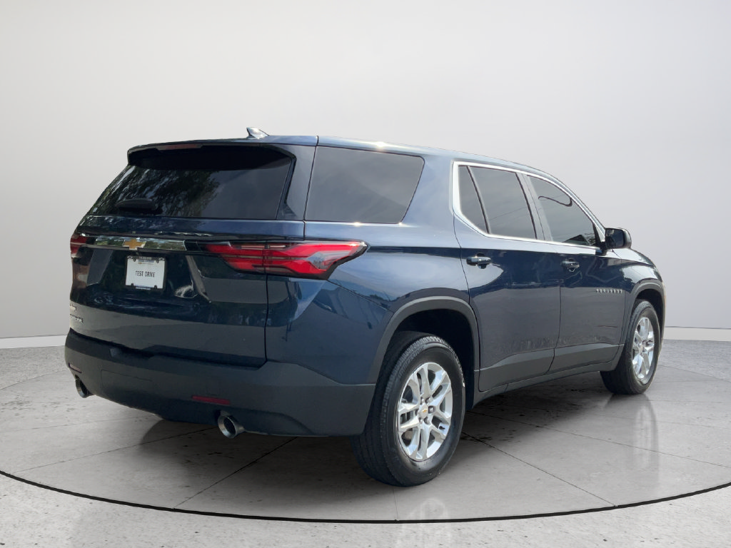 Used 2023 Chevrolet Traverse LS FWD image 8