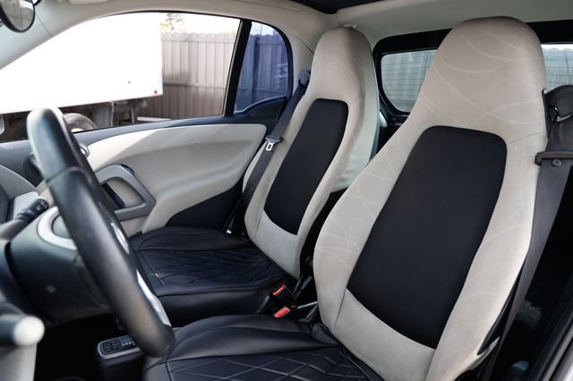 Used 2013 smart fortwo passion w/ Cruise Control Pkg image 9