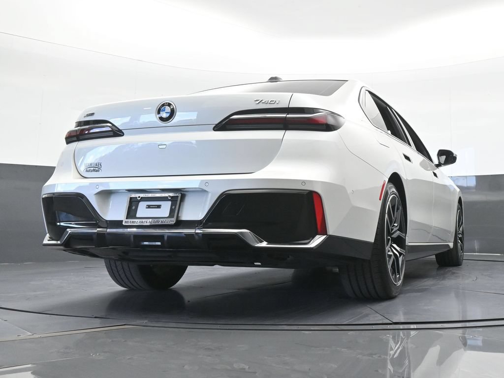 Used 2025 BMW 740i xDrive AWD/4WD image 72