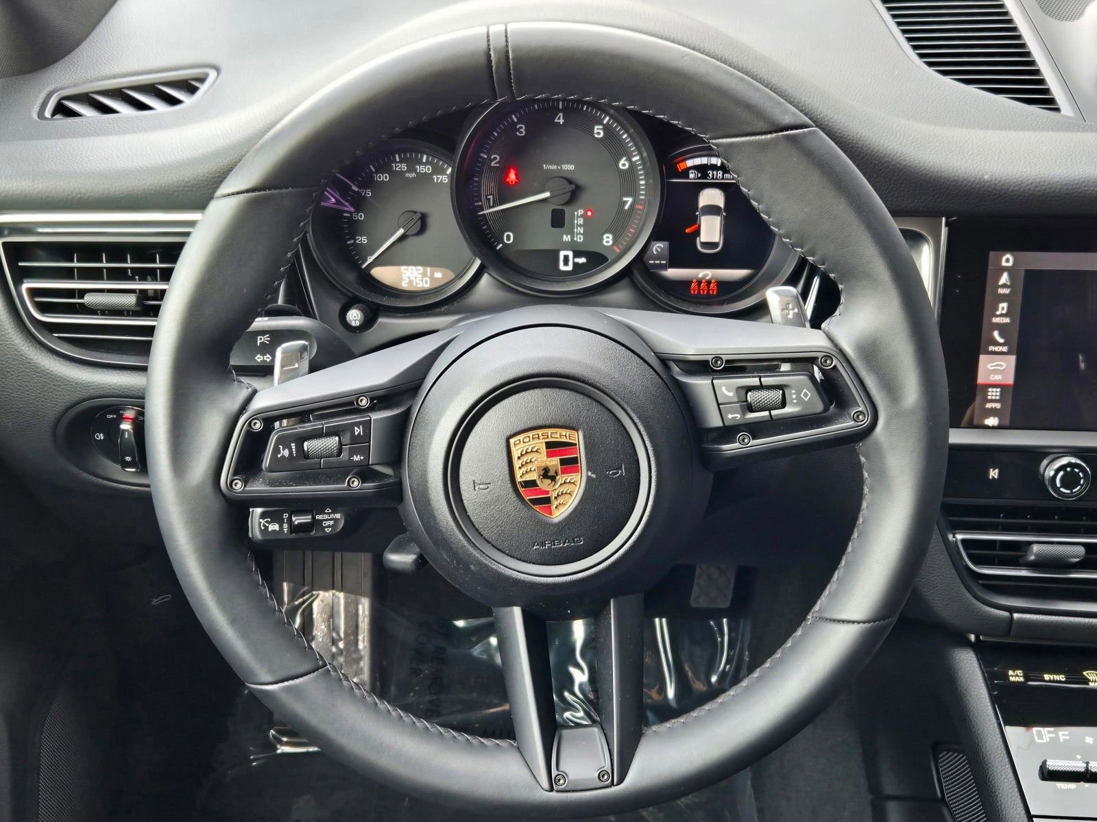 Used 2025 Porsche Macan AWD/4WD image 17