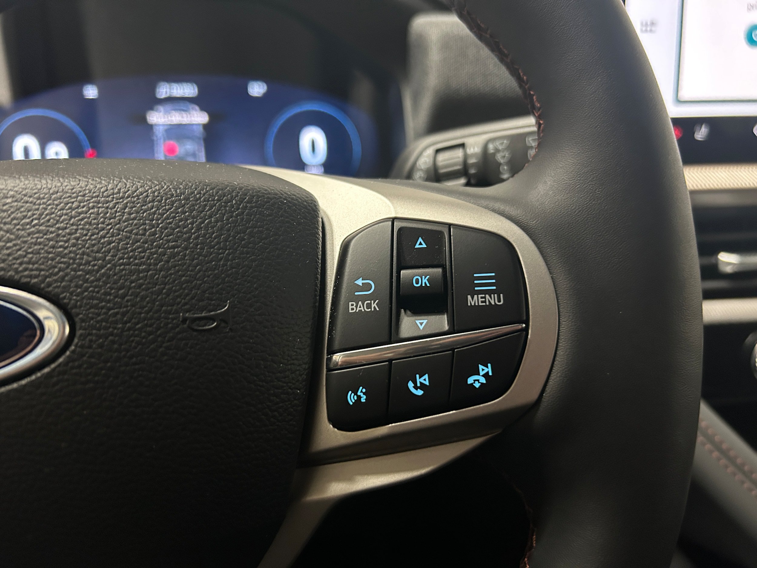 Used 2025 Ford Explorer Active w/ Active Comfort Package AWD/4WD image 19