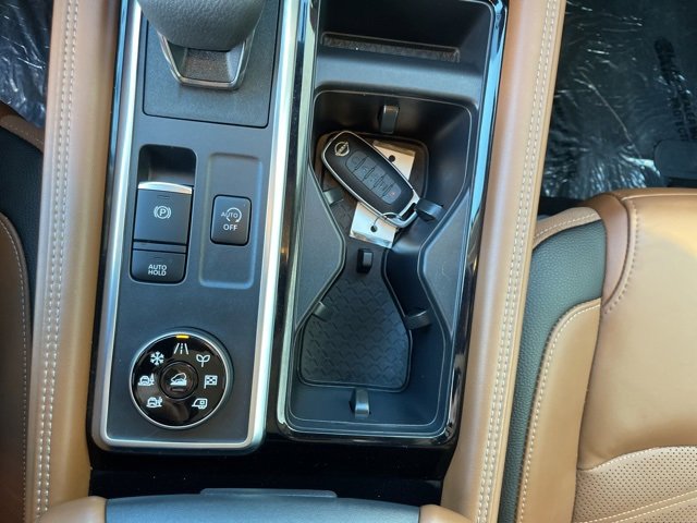 Used 2023 Nissan Pathfinder Platinum image 12