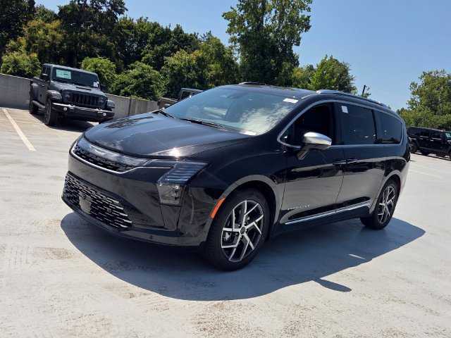 New 2027 Chrysler Pacifica Pinnacle w/ Theater Group FWD image 3
