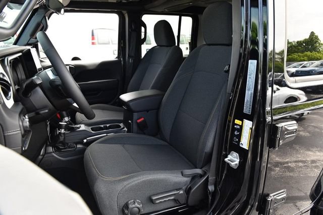 Used 2025 Jeep Wrangler Unlimited Sahara w/ Safety Group AWD/4WD image 21