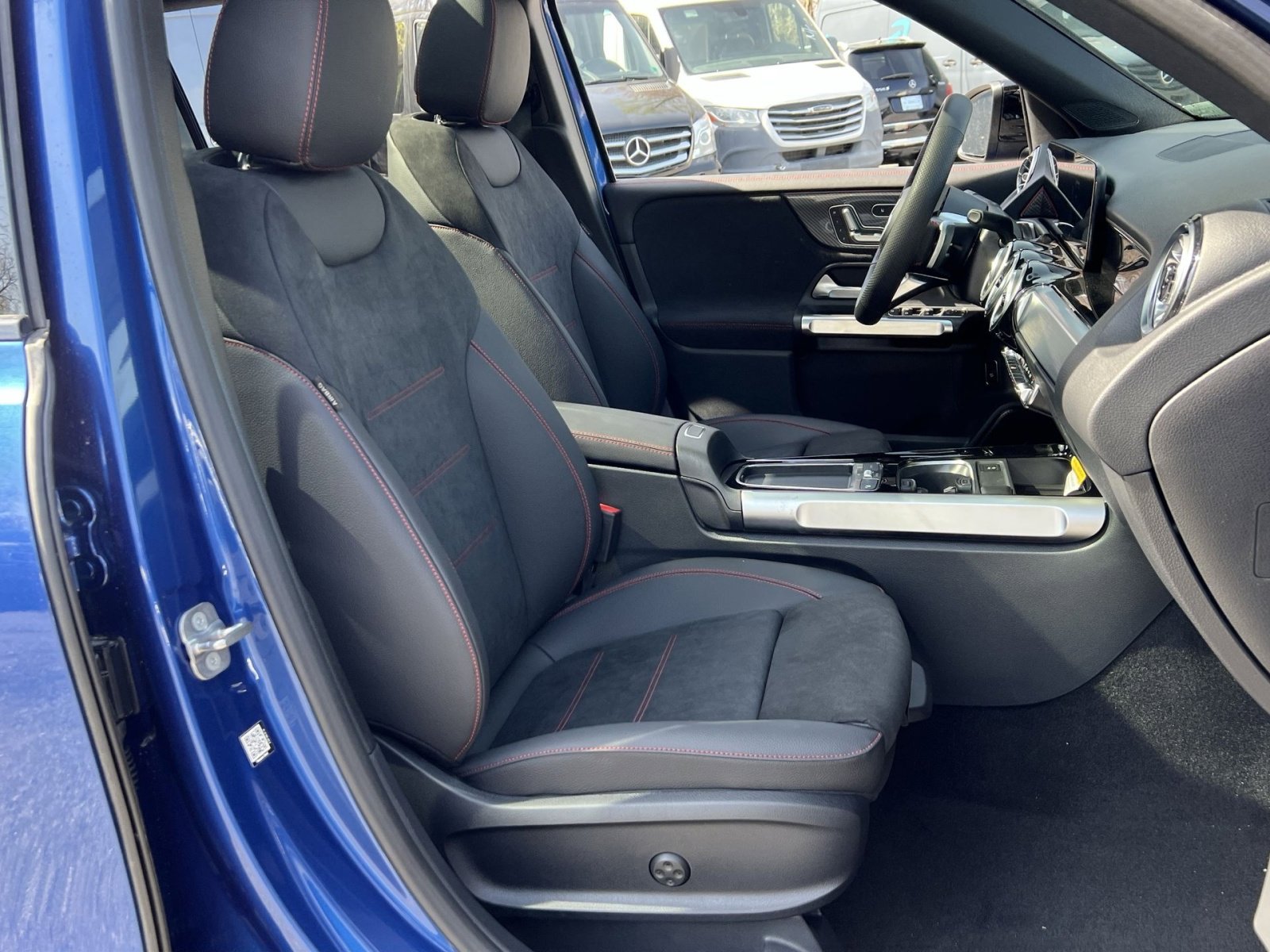 New 2026 Mercedes-Benz GLB 250 4MATIC image 26