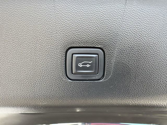 Used 2023 Chevrolet Traverse LT image 20