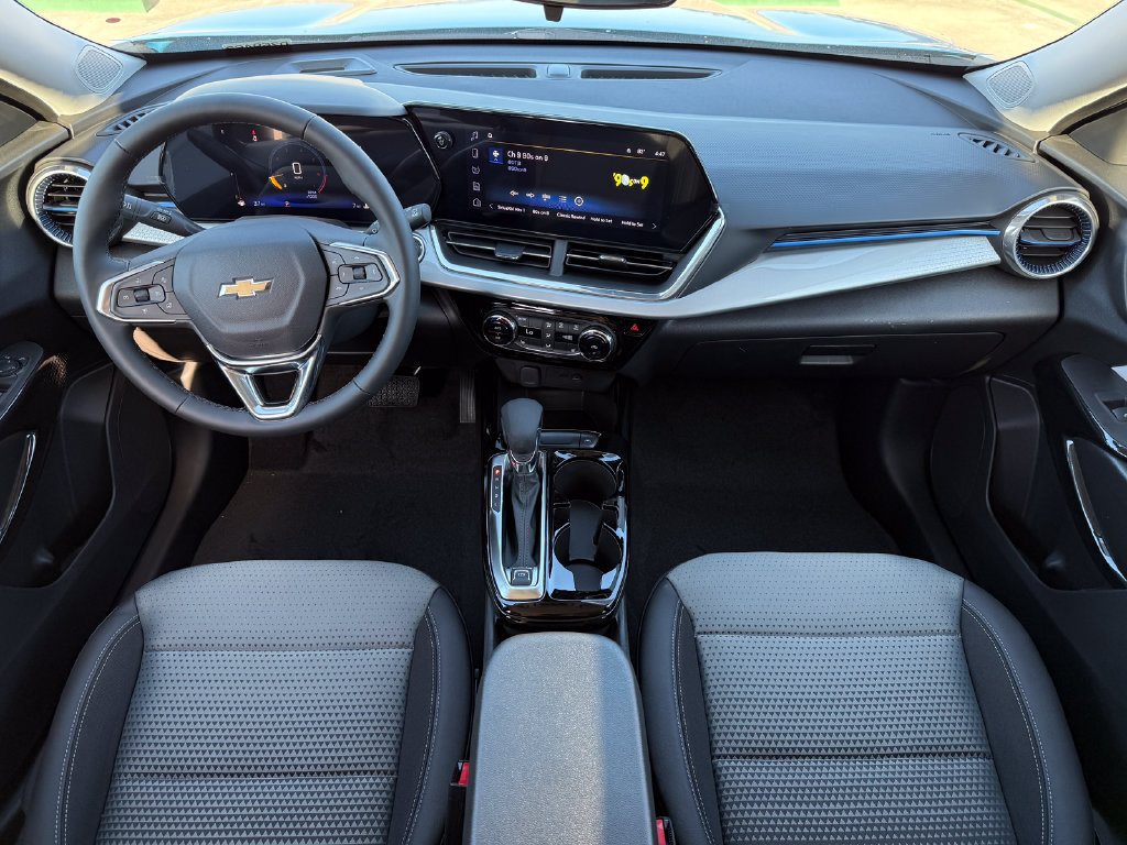 New 2026 Chevrolet Trax LT w/ LT Convenience Package FWD image 11