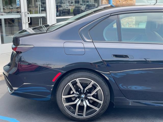 Used 2025 BMW 740i xDrive AWD/4WD image 19