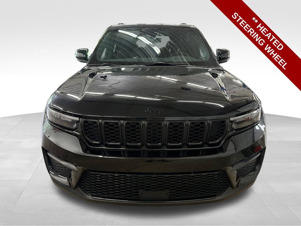 Used 2024 Jeep Grand Cherokee Altitude AWD/4WD image 11