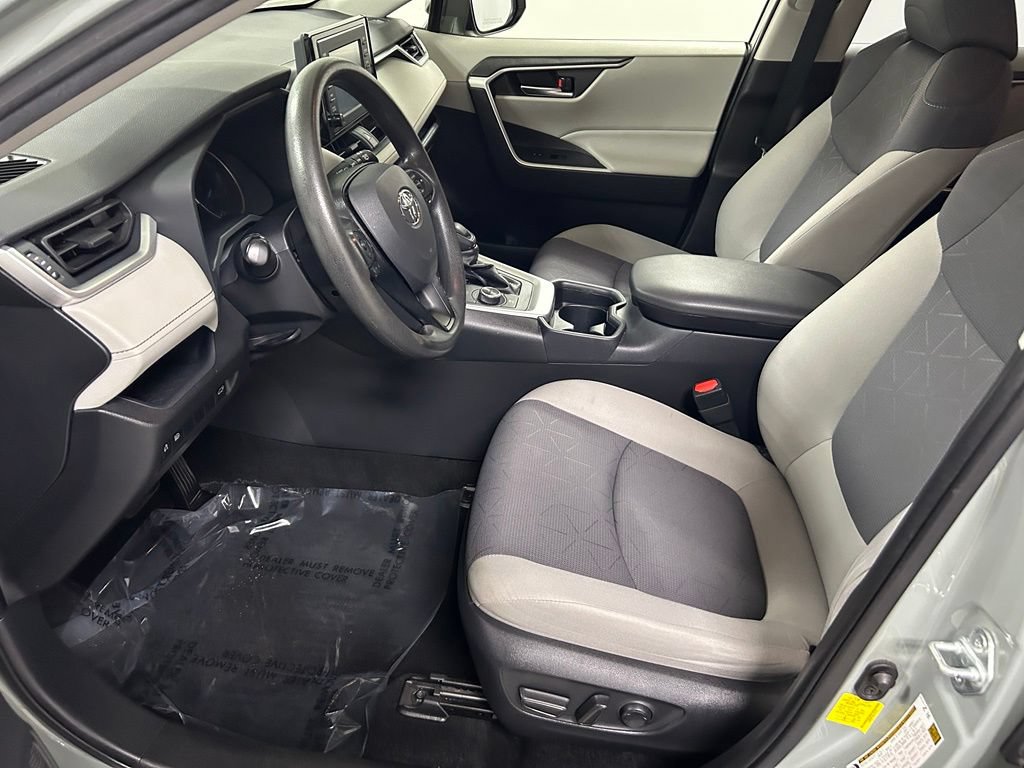Certified 2020 Toyota RAV4 XLE w/ Convenience Package AWD/4WD image 12