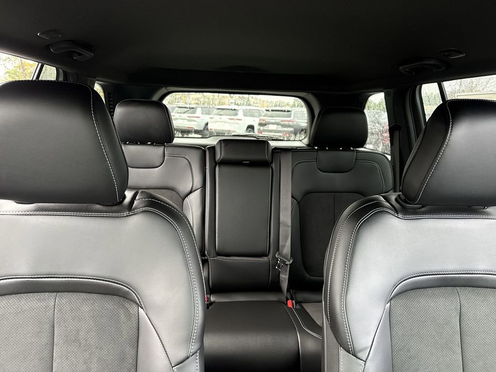 New 2025 Jeep Grand Cherokee Altitude image 28