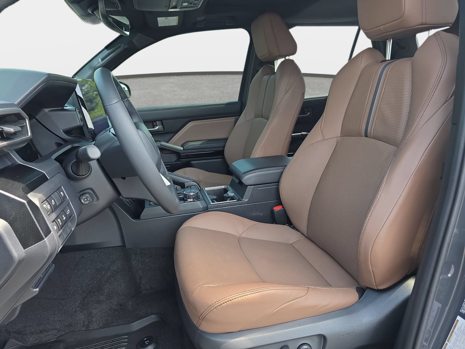 Used 2025 Toyota 4Runner Limited AWD/4WD image 15
