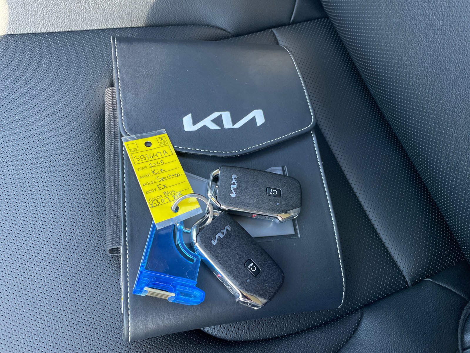 Used 2025 Kia Sportage EX image 4