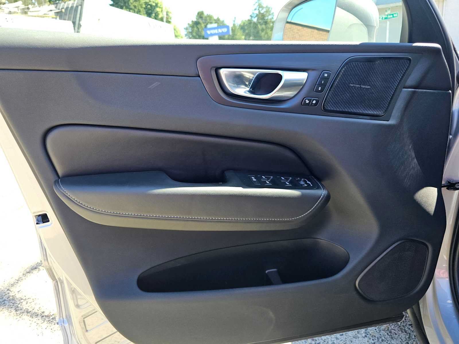 Used 2023 Volvo XC60 T8 Ultimate AWD/4WD image 24