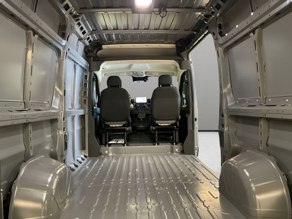 New 2025 RAM ProMaster 1500 w/ Quick Order Package 22G SLT image 3