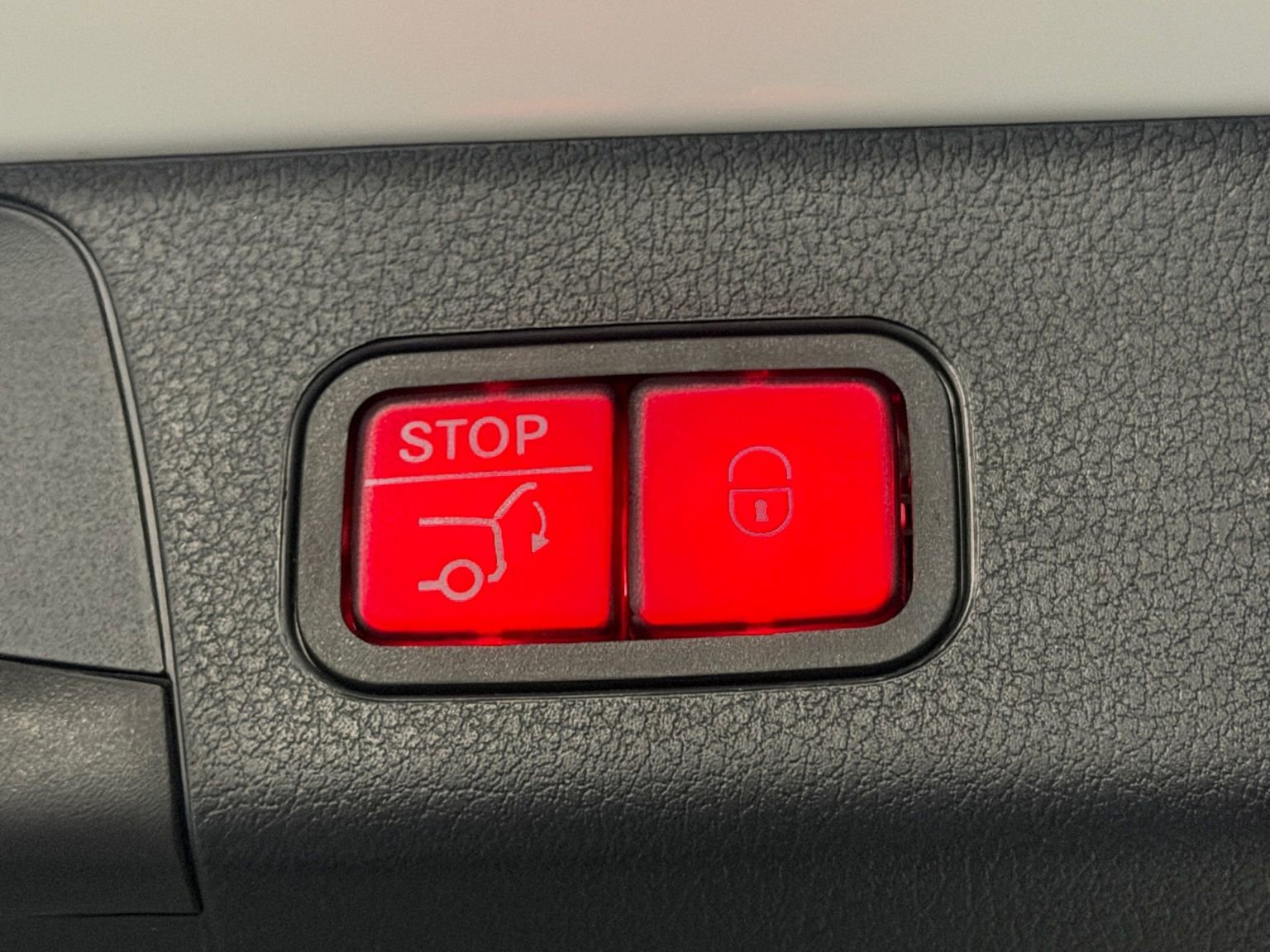 Used 2025 Mercedes-Benz GLB 250 image 16