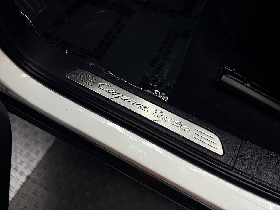 Used 2012 Porsche Cayenne Turbo AWD/4WD image 20