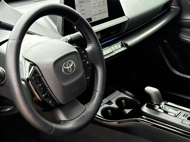 Used 2025 Toyota Prius FWD image 15