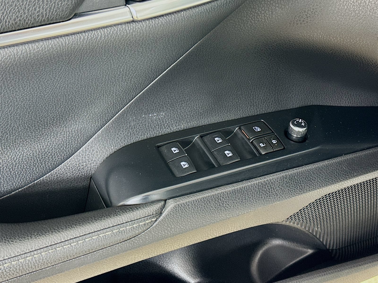 Used 2020 Toyota Camry XSE FWD image 16