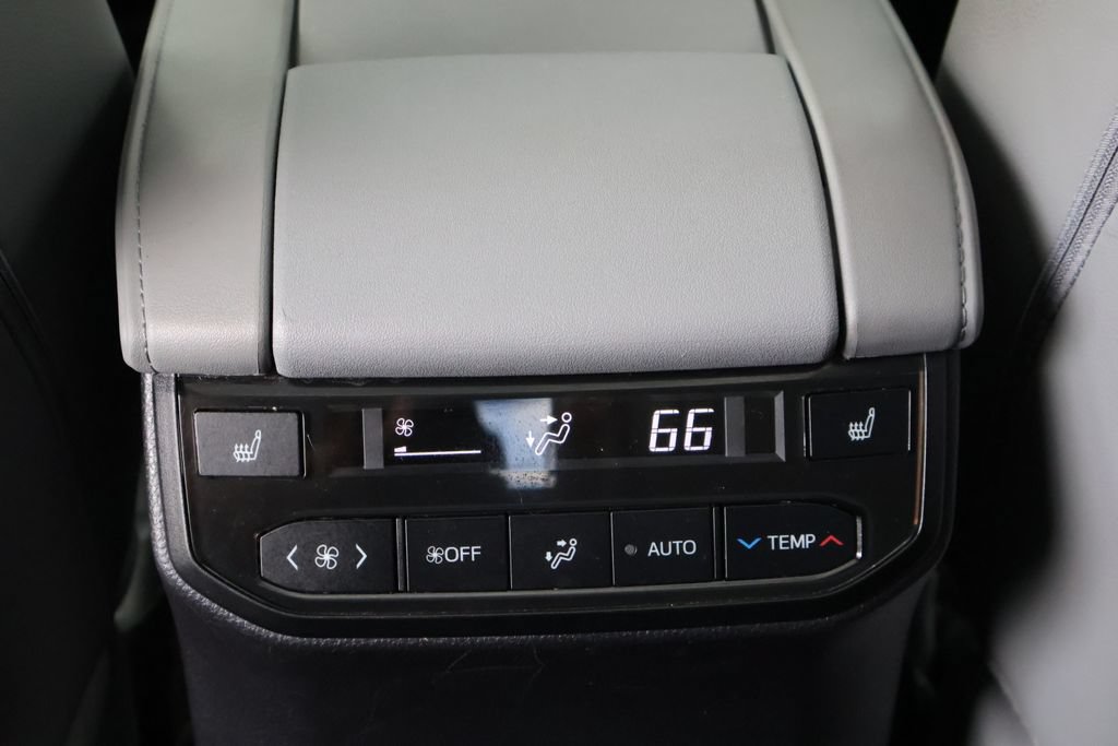Used 2024 Toyota Highlander Platinum AWD/4WD image 57