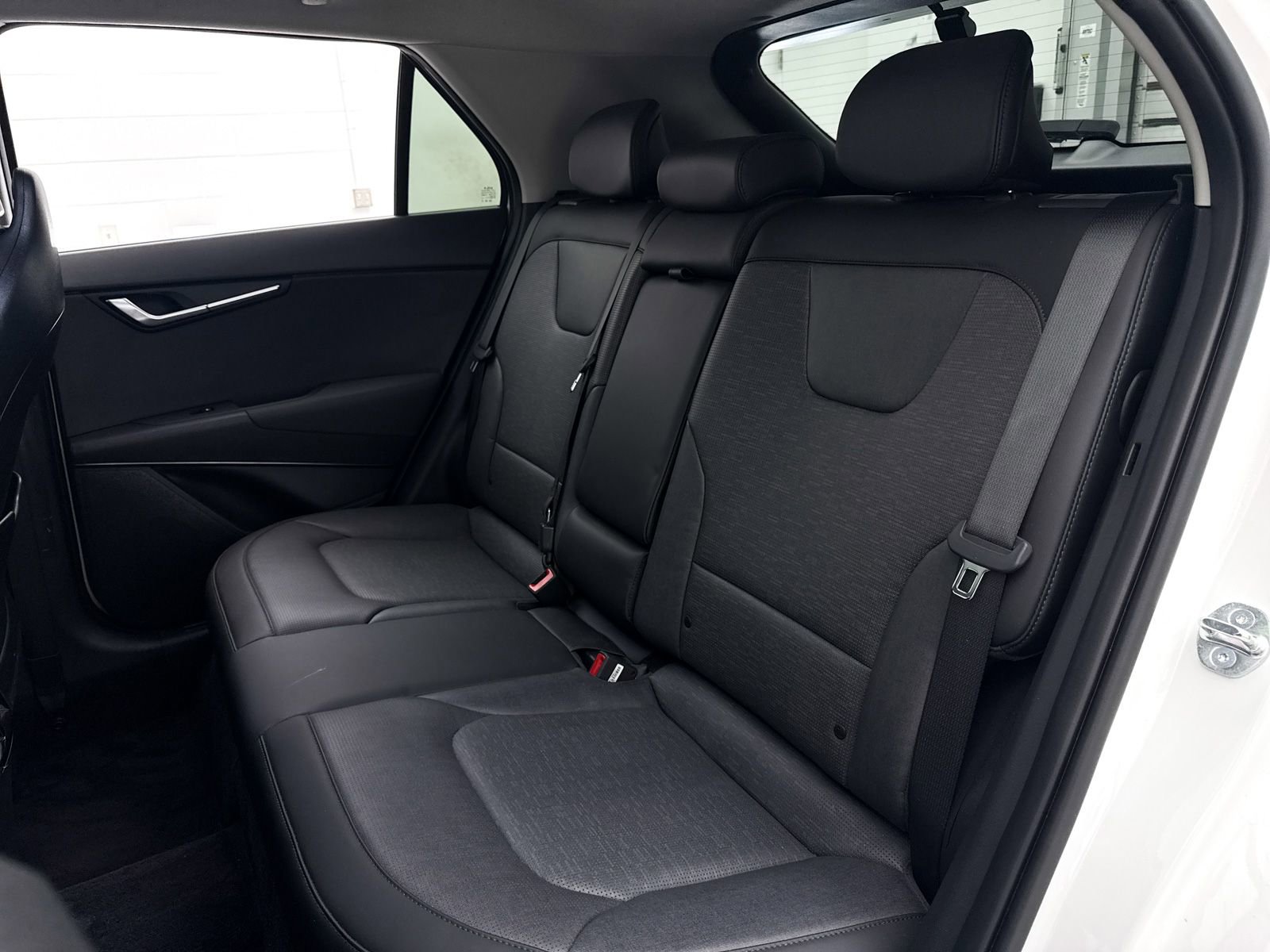 Used 2024 Kia Niro SX Touring FWD image 32