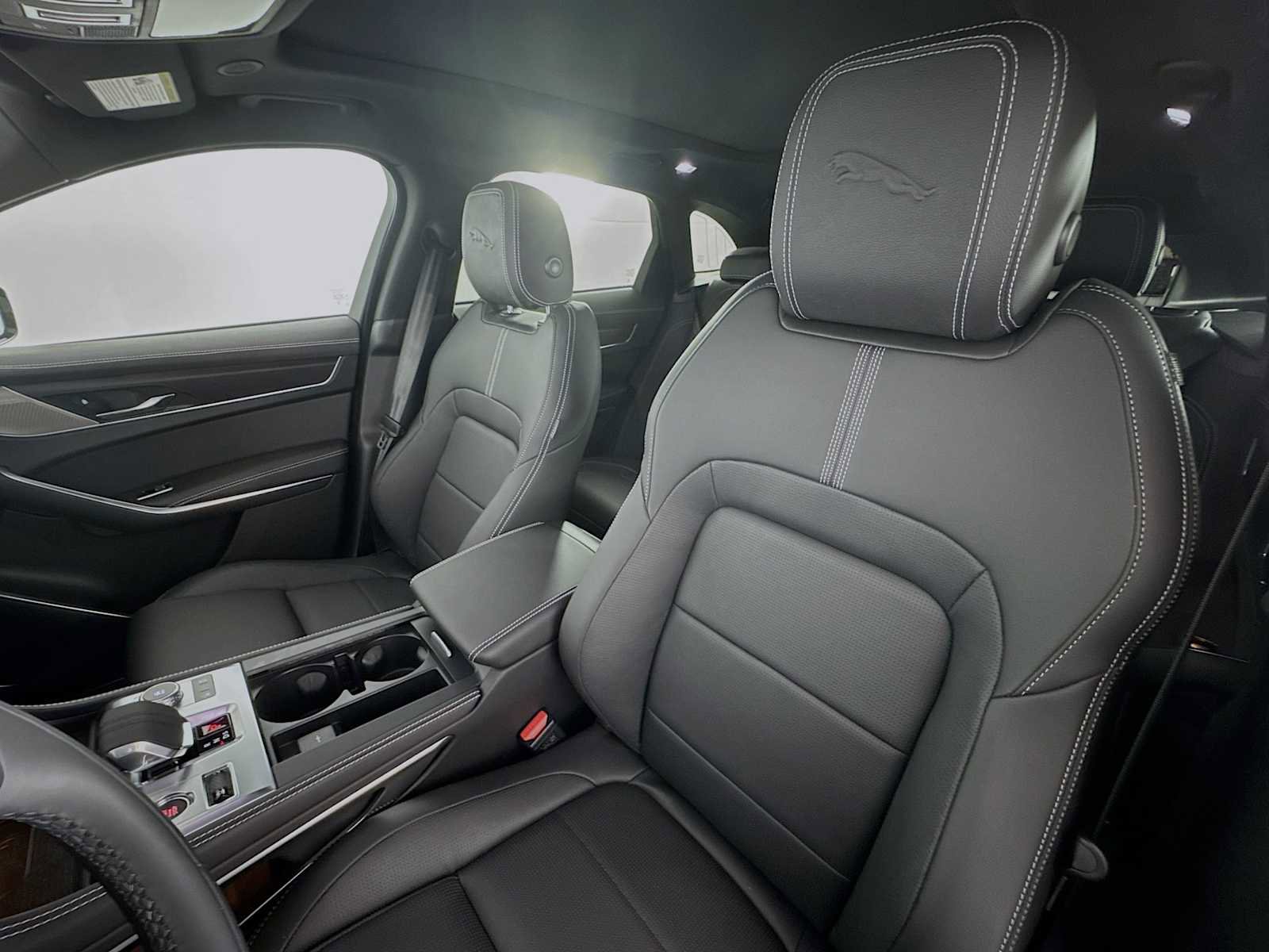 New 2026 Jaguar F-PACE R-Dynamic S image 9