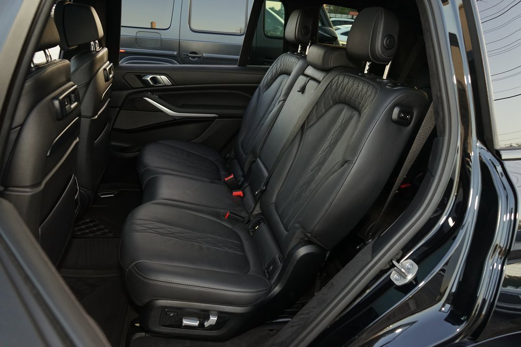 Used 2021 BMW X7 M50i image 23