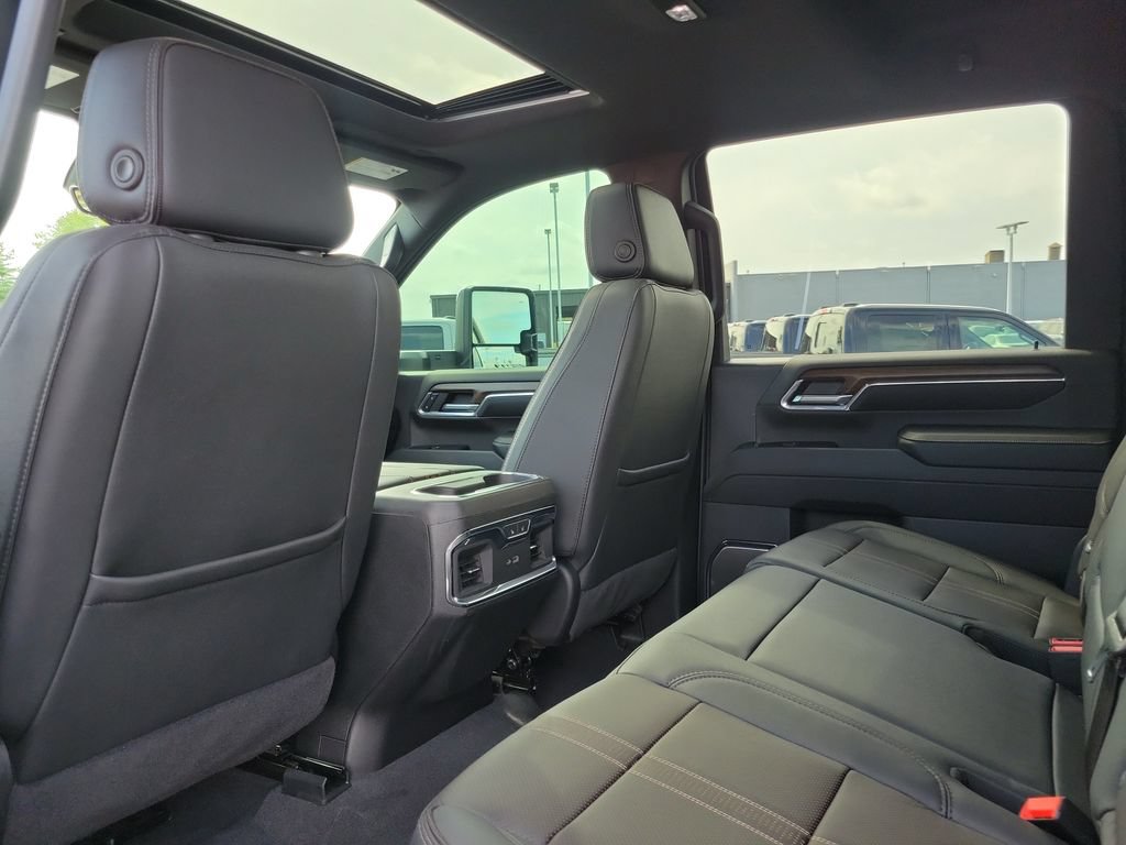 Used 2024 Chevrolet Silverado 3500 High Country w/ High Country Premium Package AWD/4WD image 16