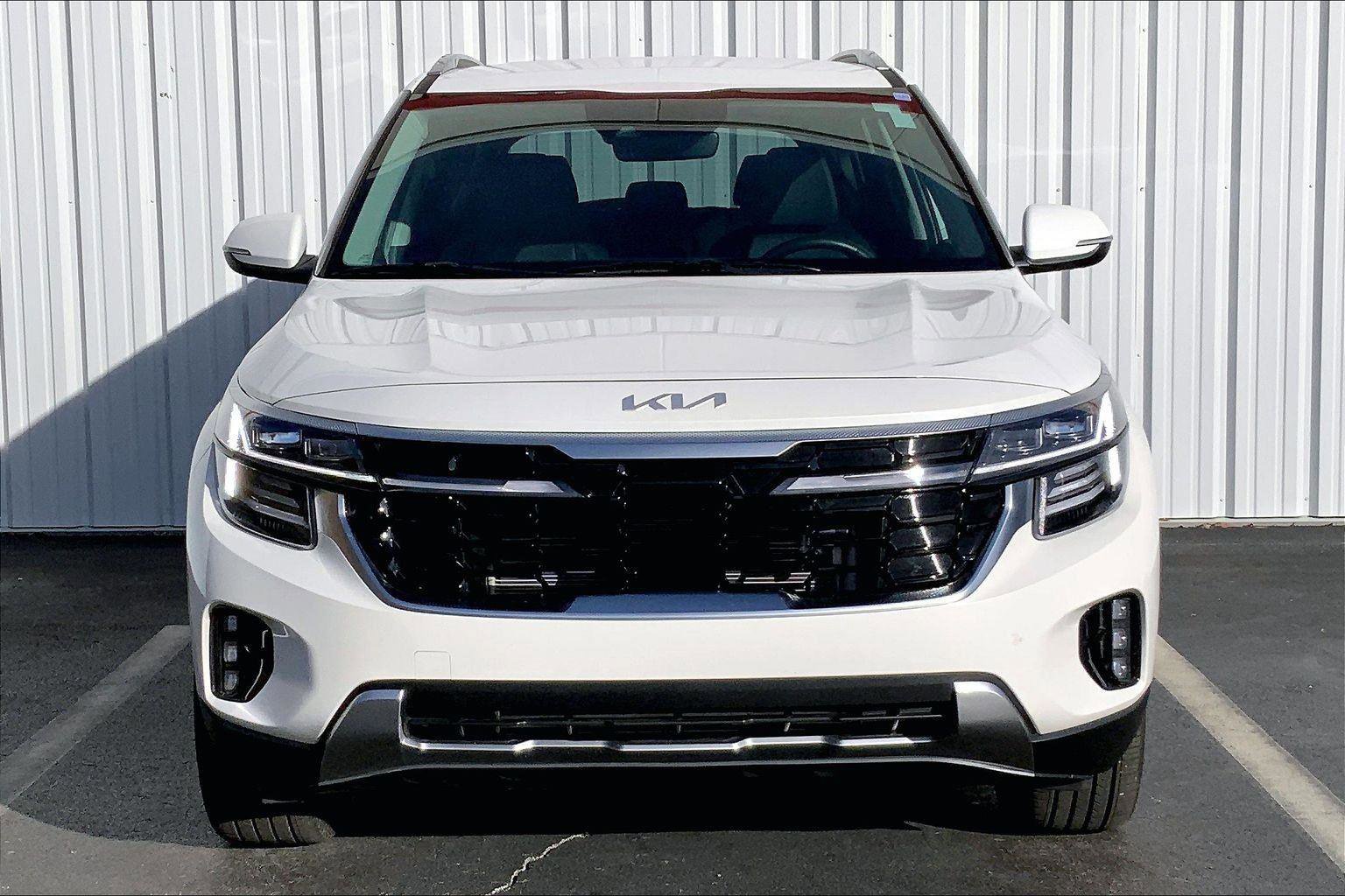 Used 2024 Kia Seltos SX image 3