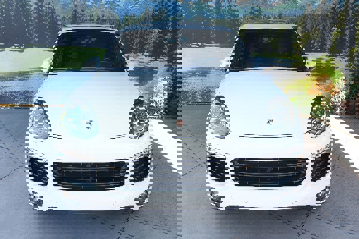 Used 2017 Porsche Cayenne S image 2