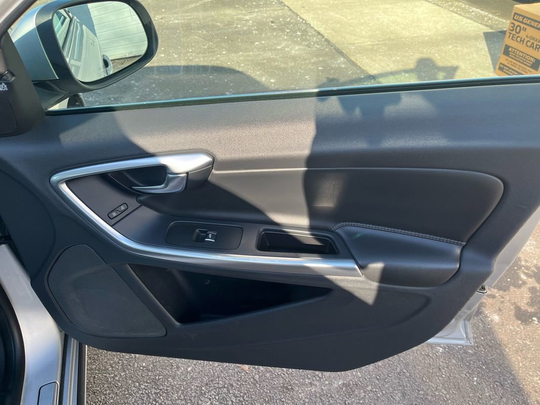 Used 2018 Volvo S60 T5 Inscription image 21