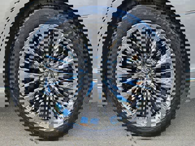 Used 2021 Lexus LS 500 w/ Accessory Package (Z2) image 13