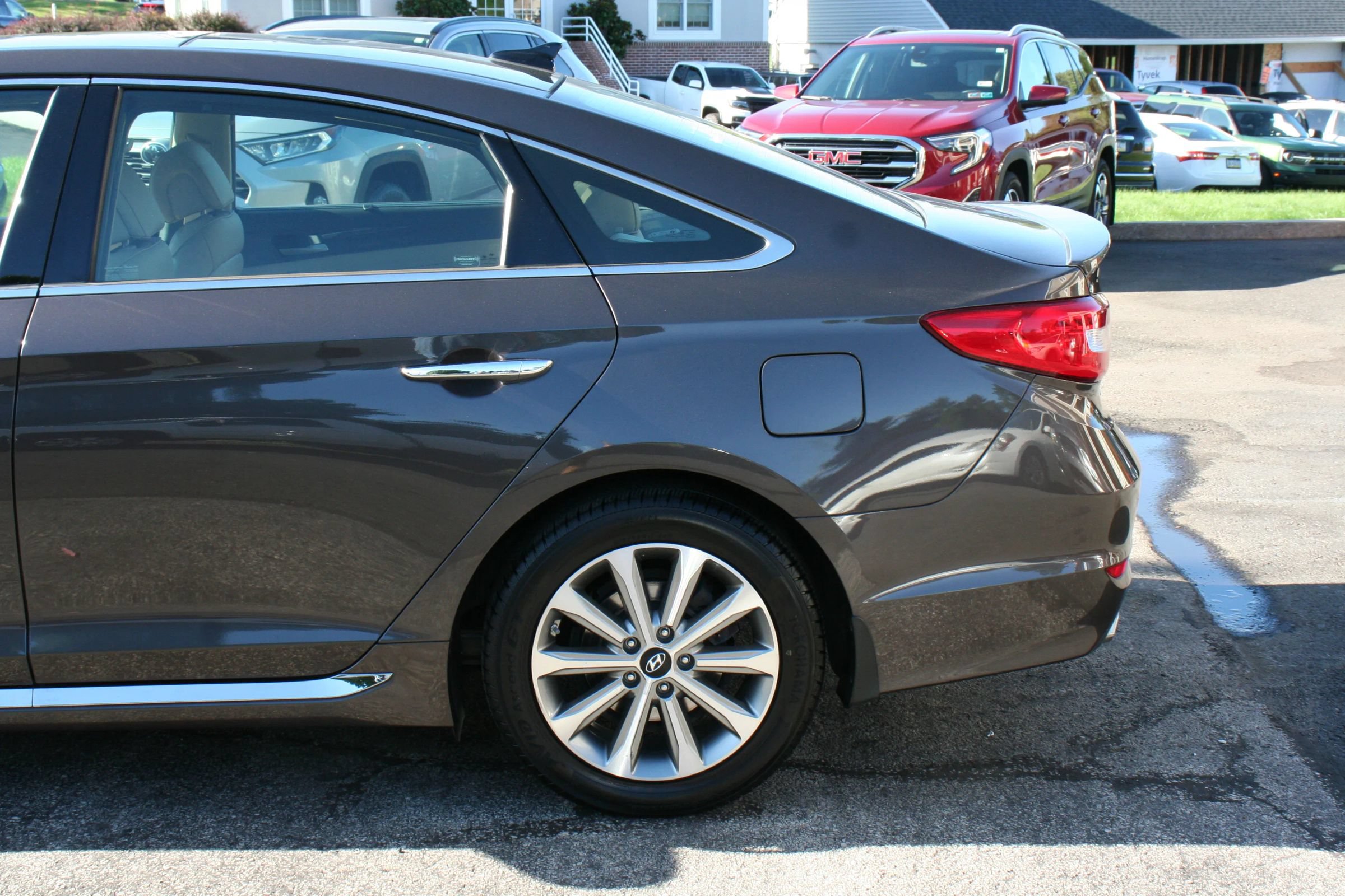 Used 2016 Hyundai Sonata Limited w/ Option Group 05 FWD image 14