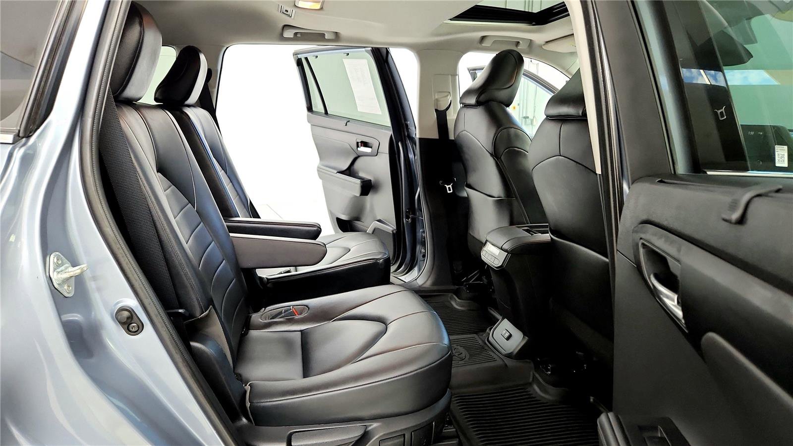 Certified 2021 Toyota Highlander XLE image 27