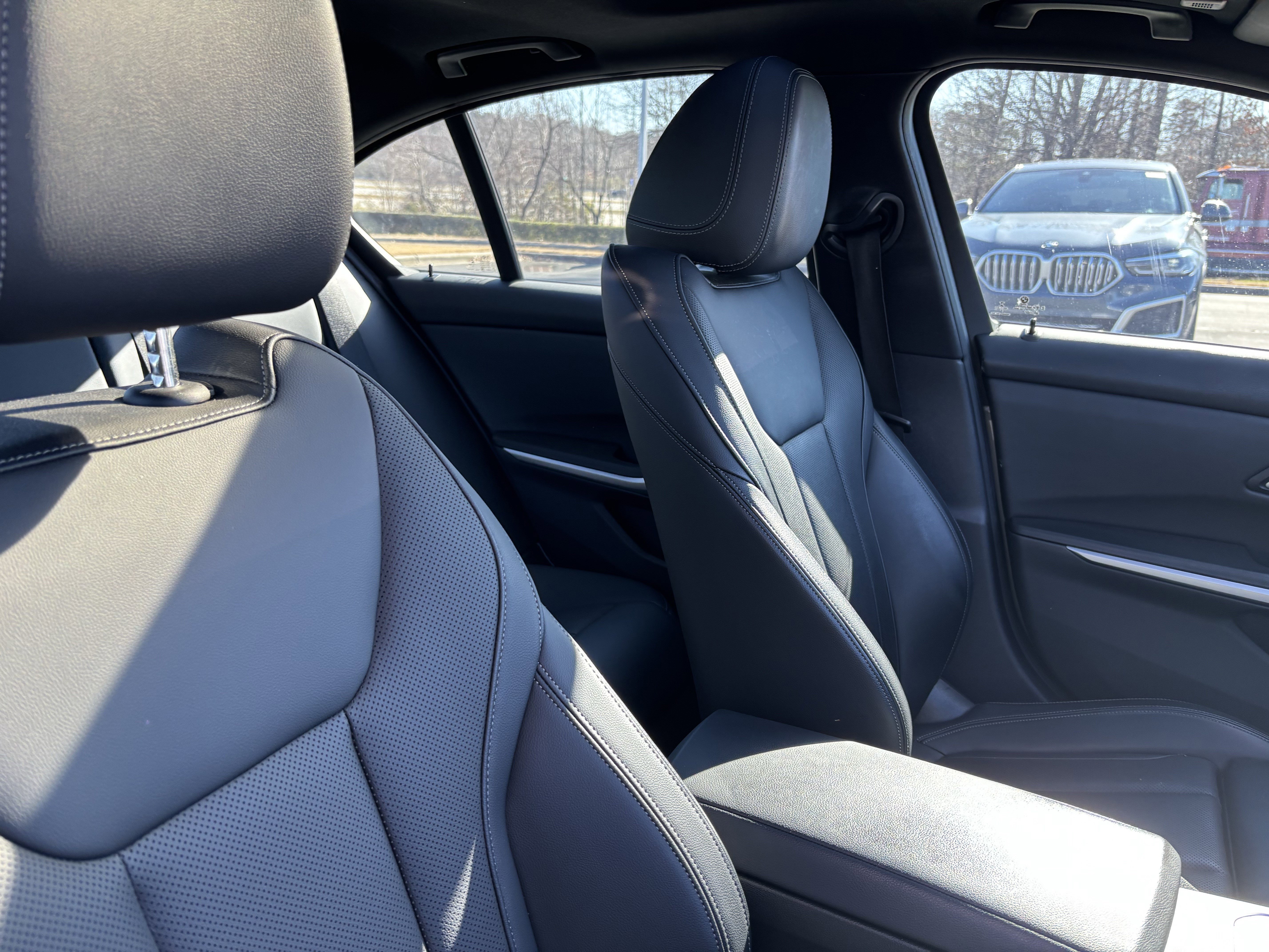 Used 2023 BMW 330i Sedan w/ Premium Package image 35