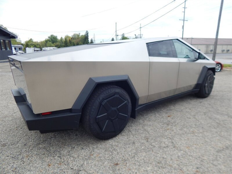 Used 2024 Tesla Cybertruck AWD Crew Cab image 7