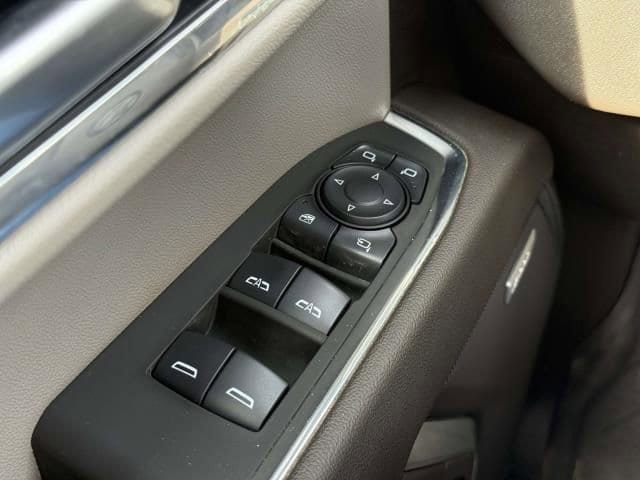 Used 2025 Chevrolet Silverado 1500 LTZ w/ LTZ Premium Package AWD/4WD image 19