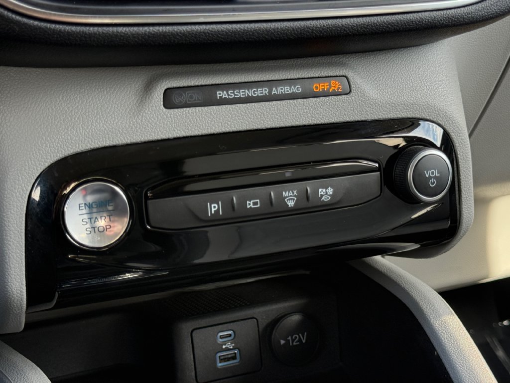 Used 2023 Ford Escape Platinum w/ Premium Technology Package AWD/4WD image 18
