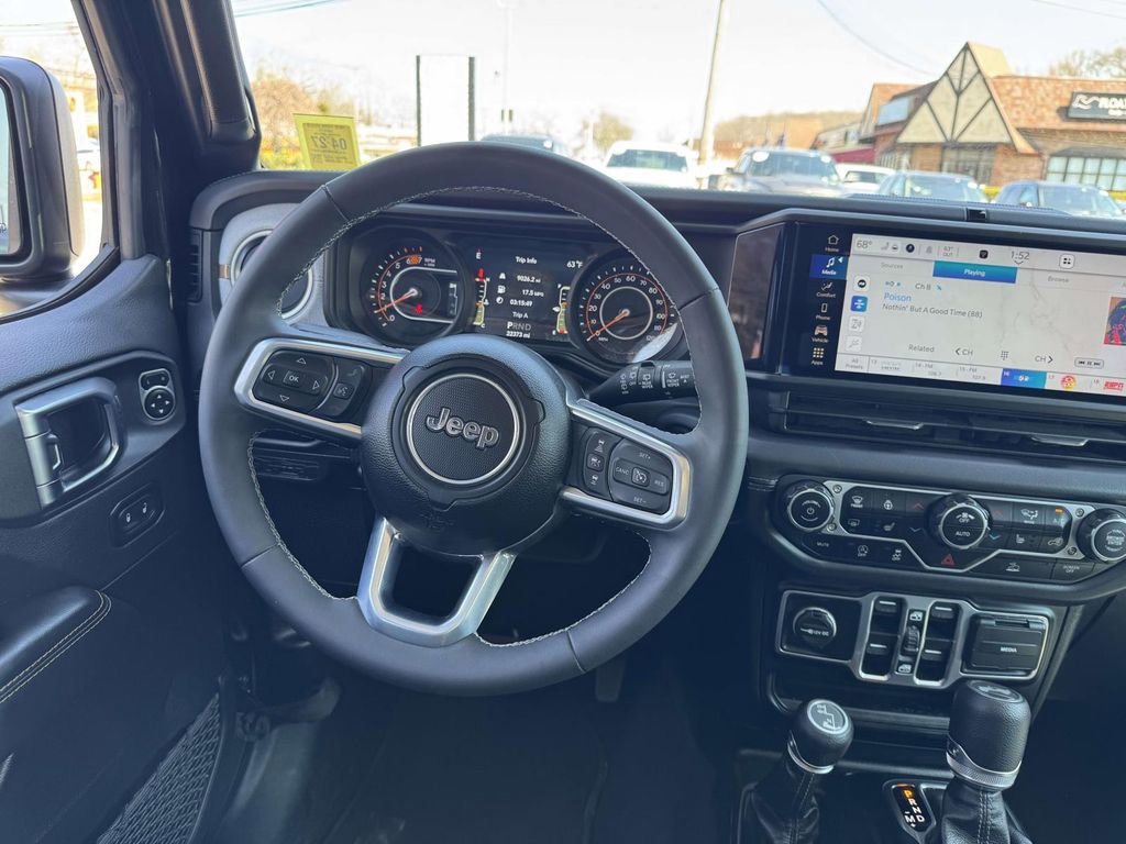 Used 2025 Jeep Wrangler Unlimited Sahara AWD/4WD image 13