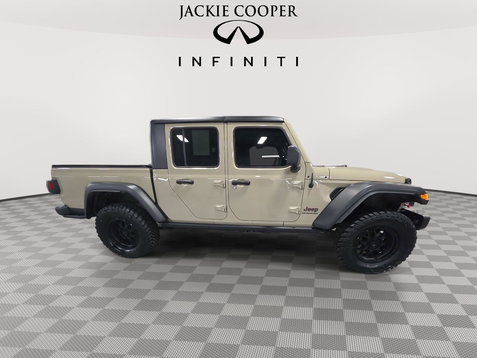 Used 2020 Jeep Gladiator Rubicon w/ Cold Weather Group AWD/4WD image 4