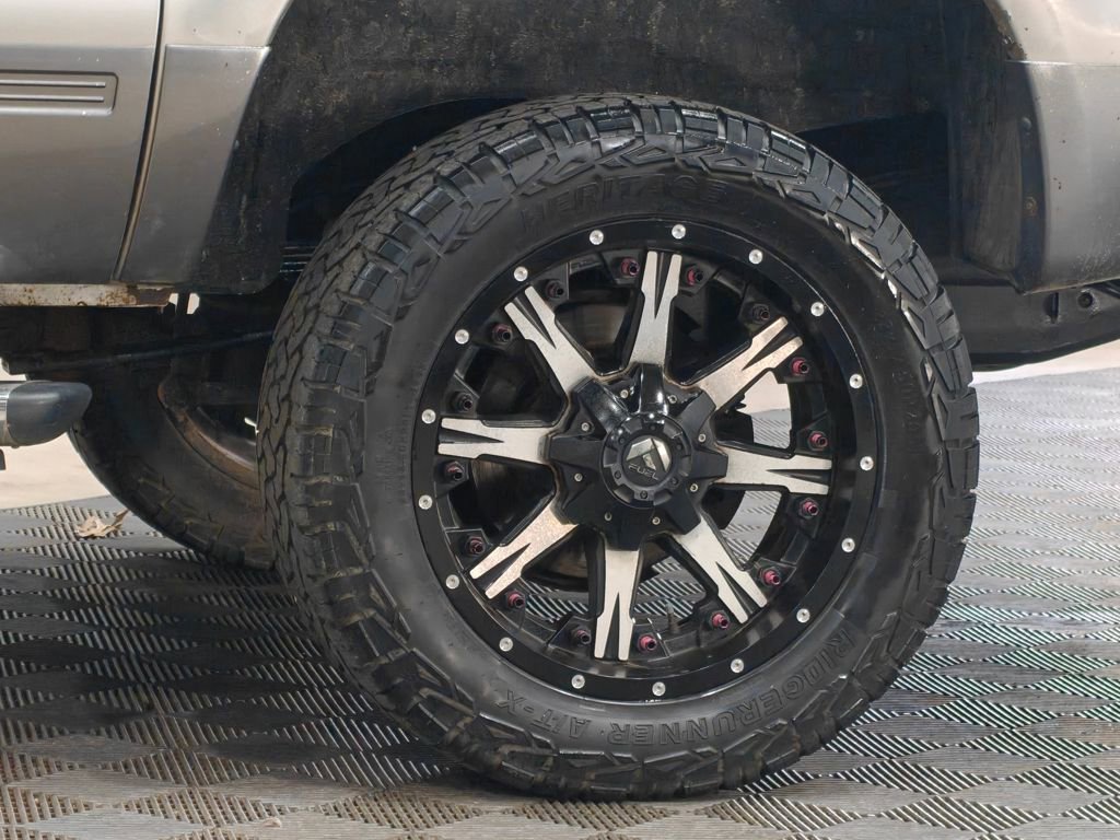 Used 2004 Ford Excursion XLT image 33