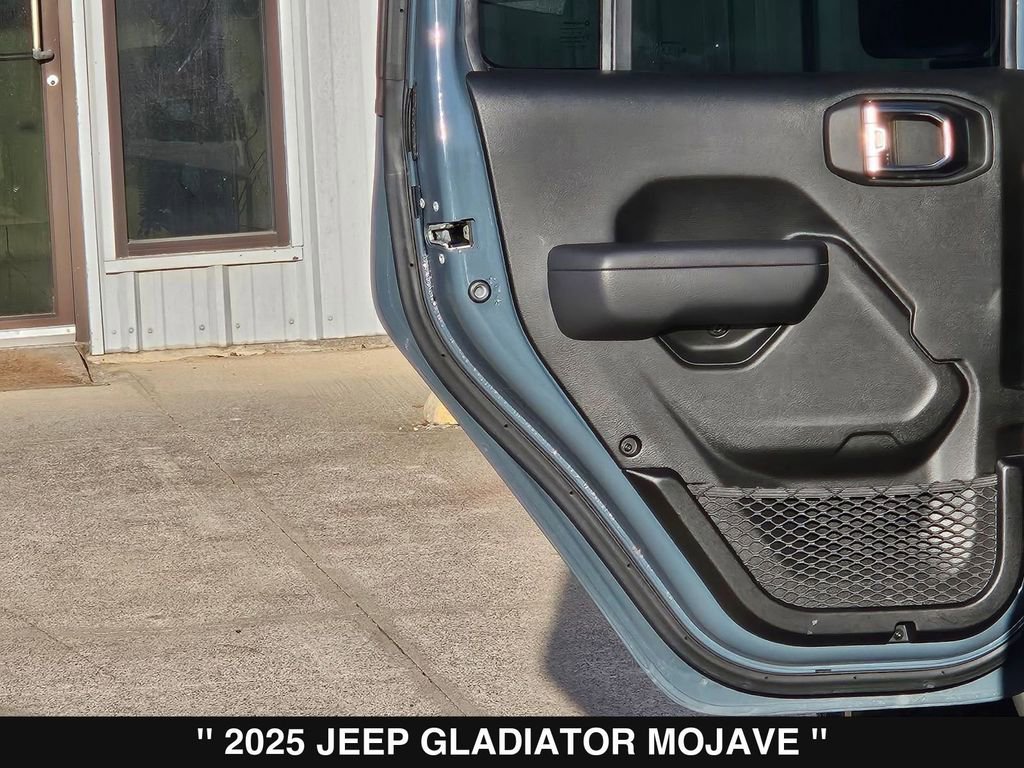 Used 2025 Jeep Gladiator Mojave w/ Convenience Group image 18