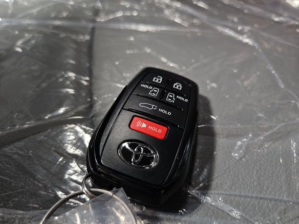 New 2026 Toyota Sienna XLE image 29