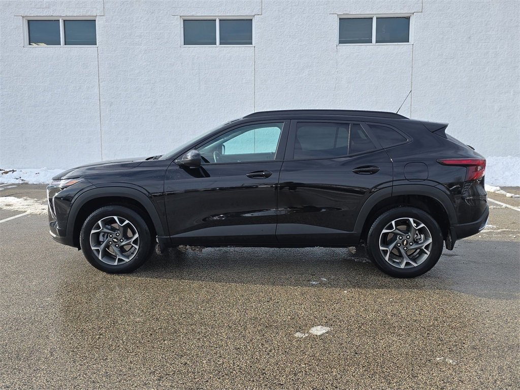 Used 2025 Chevrolet Trax LT w/ Driver Confidence Package image 10