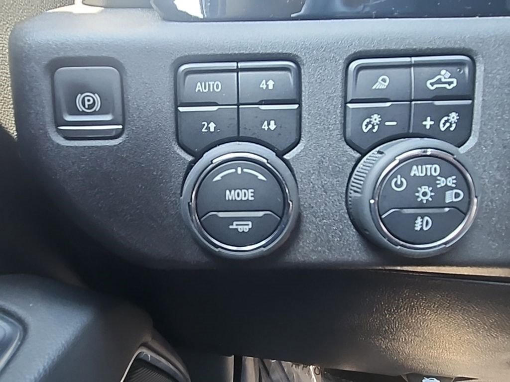Used 2024 Chevrolet Silverado 1500 LTZ AWD/4WD image 19