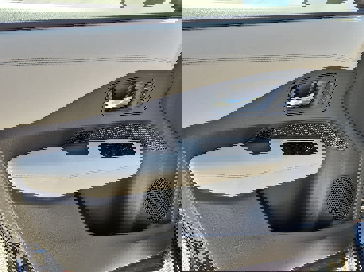 Used 2023 Nissan Ariya FWD image 10