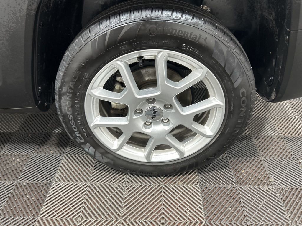 Used 2023 Jeep Renegade Latitude image 28