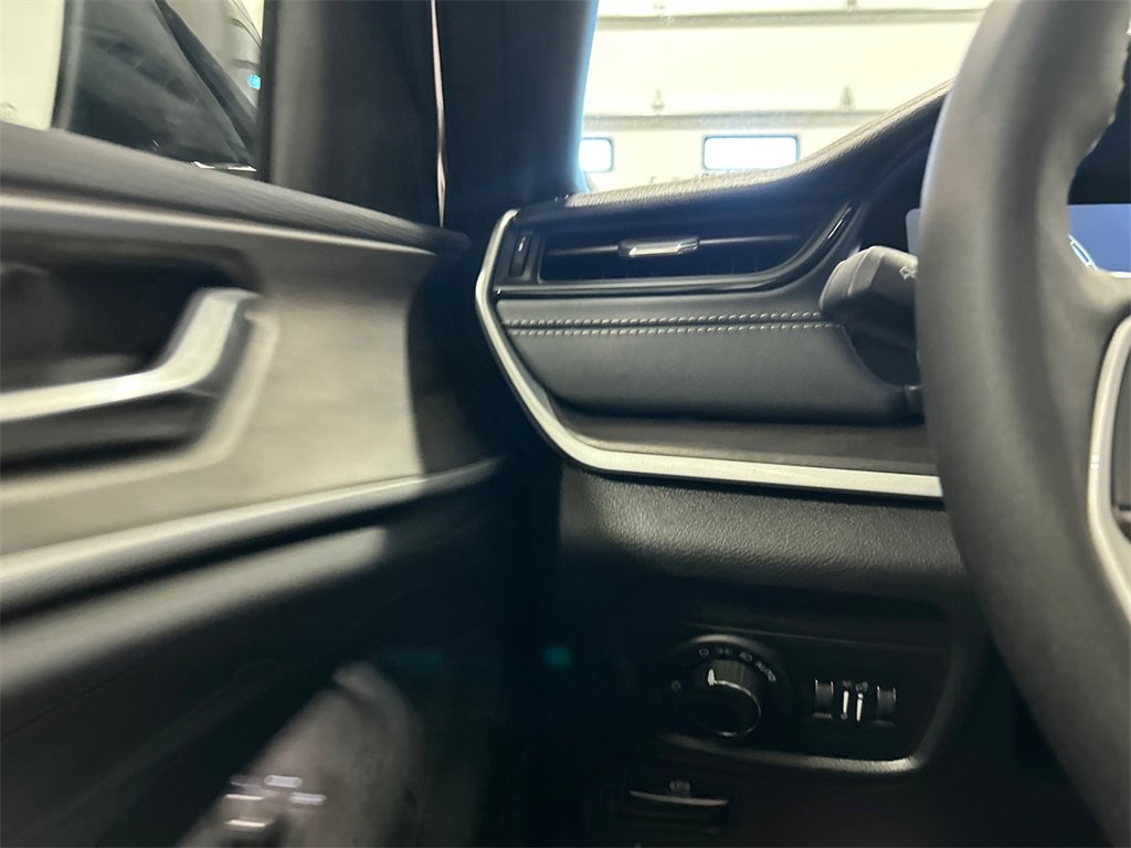 New 2026 Jeep Grand Cherokee Laredo image 19